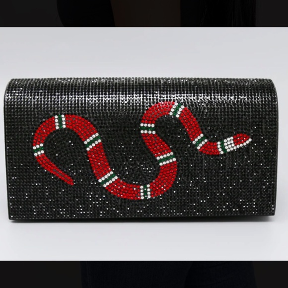 ☃️BOGO50%☃️ 🆕🖤BLACK Stripe Snake Beaded Clutch - Picture 7 of 7